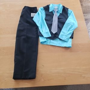 Boys 4 piece outfit, size 6